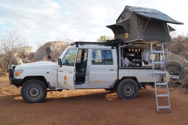 Toyota Landcruiser 76/79 (2-4 pax)